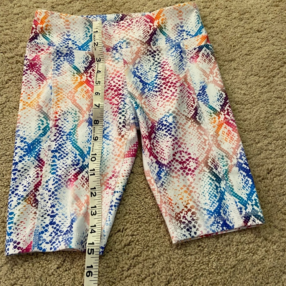 DSG bike style shorts. Girls sz 10-12. Has pockets. GUC.